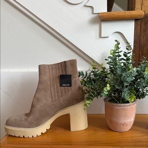 Dolce Vita Caster H2O Boots - Black and Mushroom/Tan NIB Sz 10